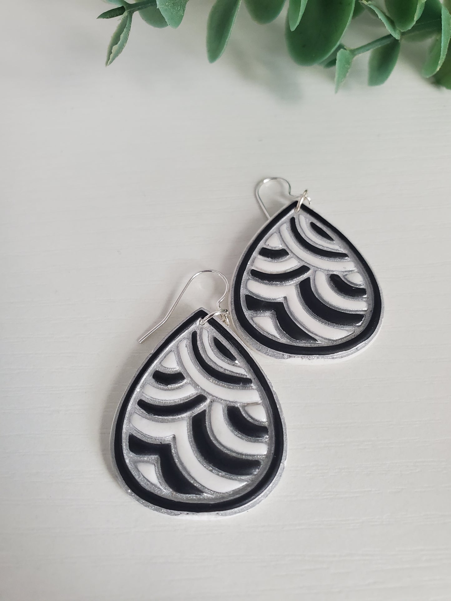 Monochrom wave droplet