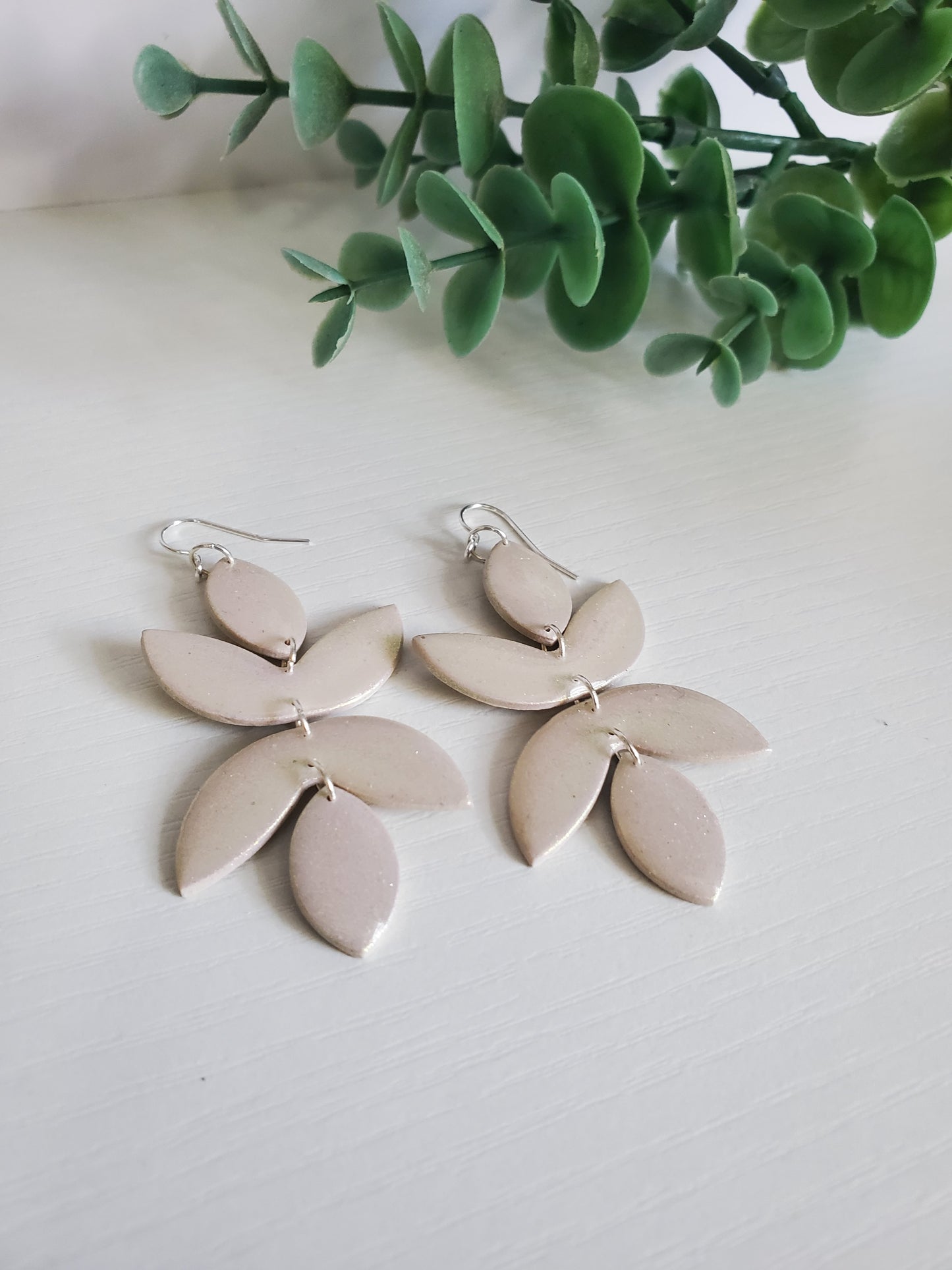 Cara in shimmering off white